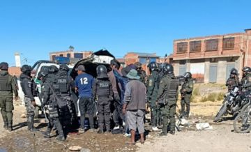¿A dónde iba la patrulla policial quemada en El Alto?