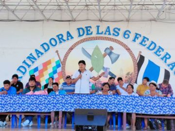 Cocaleros deciden continuar con sus movilizaciones bajo las órdenes de Evo Morales