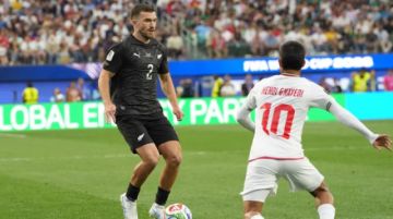 Cuatro goles y reparto de puntos entre Irán y Nueva Zelanda