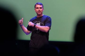  Flávio Bolsonaro propone medidas al estilo Bukele en Brasil