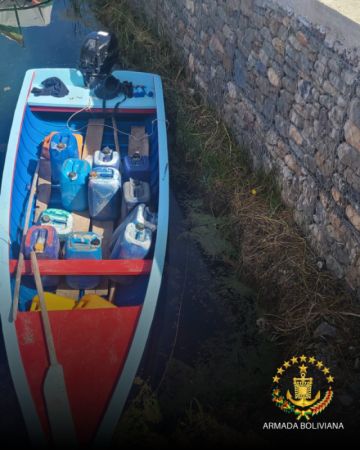 Armada intercepta embarcación con 230 litros de combustible en el lago Titicaca