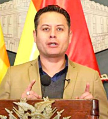 Lara defiende a la COB  y cuestiona al Gobierno