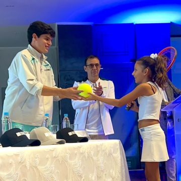 Banco Unión impulsa una alianza con Juan Carlos Prado para inspirar a nuevas generaciones de bolivianos
