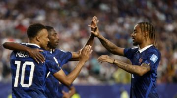 Francia avanza con autoridad de la mano de Mbappé