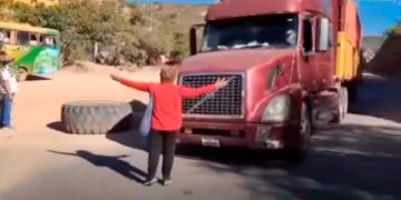 Reencuentros familiares y solidaridad tras la liberación de choferes varados en bloqueos