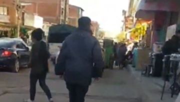 Efectúan retiro de mercadería ubicada en las aceras de la ciudad de Potosí