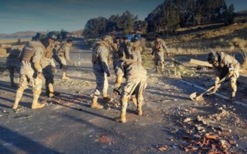 Operativo policial – militar logra desbloquear la ruta hacia Copacabana