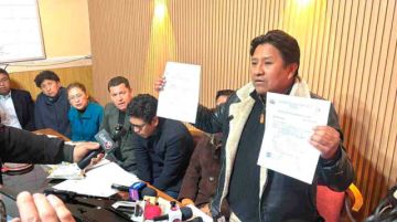 Denuncian que empresa se adjudicó  desayuno 2025 con documento falso