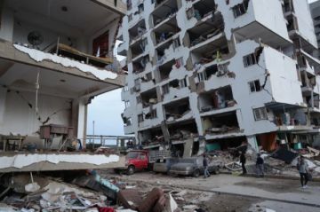 El mundo se vuelca sobre Venezuela con equipos de rescate y ayuda humanitaria