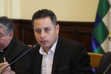 Edmand Lara advierte que nuevo tipo de cambio devalúa la moneda boliviana