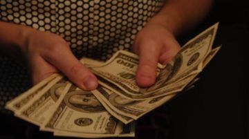 Economistas: Tipo de cambio flexible no resuelve escasez de dólares