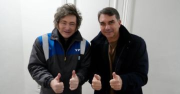 Milei se reúne con Flávio Bolsonaro en Buenos Aires y respalda su candidatura presidencial