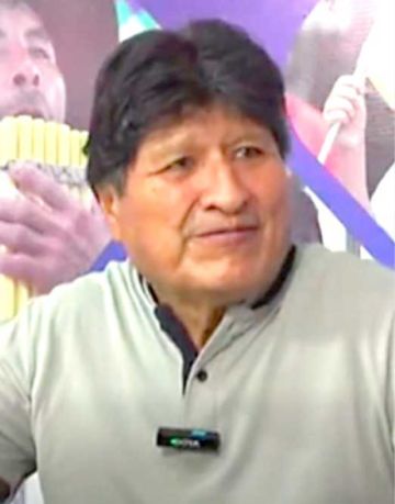 Evo Morales arremete contra 2 jefes militares