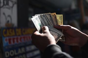 Bolivia reporta el movimiento de 17 millones de dólares en el primer día del nuevo tipo de cambio