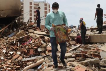 El silencio invade La Guaira en busca de vida tras los terremotos