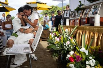 «No es nada fácil», un venezolano despide a su madre, su esposa, dos hijas y su sobrino