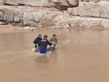 Aprehenden a hombre acusado de atropellar a una mujer y arrojarla a un río