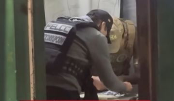 Aprehenden a dos policías en Santa Cruz acusados de extorsión por Bs 7.000