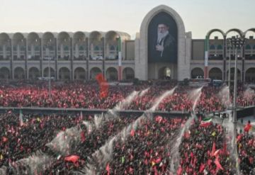 Irán celebra el rezo fúnebre por Jameneí en el segundo día de los funerales públicos