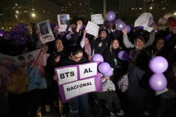 Chile: Cientos de fans protestaron en La Moneda ante cancelación de conciertos de BTS