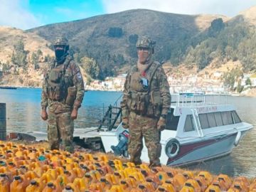 La Paz: Decomisan más de 3.000 litros de gasolina ilegal trasportado en el lago Titicaca