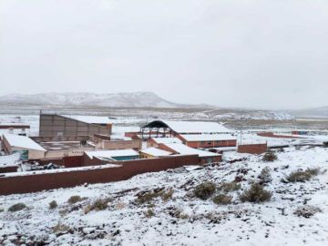 Las casas quedaron cubiertas totalmente por la nevada.