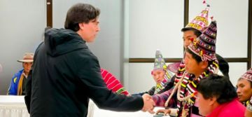 Gobierno se reúne con autoridades de Tinguipaya para coordinar agenda de trabajo