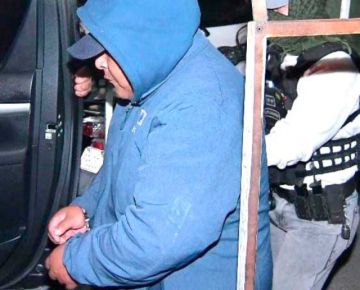 Cívicos cruceños exigen captura de Evo y Argollo