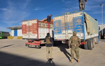 Incautan camiones con 20 toneladas de aceite de contrabando en la ruta Potosí - Sucre