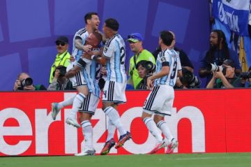 Argentina se impone a Suiza en el alargue y mantiene vivo el sueño del bicampeonato