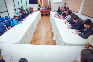 Gobierno y autoridades de Chayanta coordinan proyectos de desarrollo vial y productivo