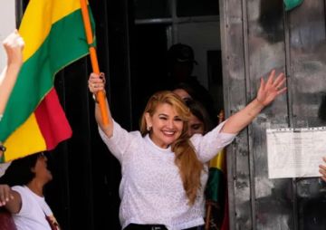 Jeanine Añez cuestiona a Rodrigo Paz por mantener a evistas en el Gobierno