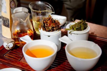 Actualmente, producen té verde y negro en hebras, diferente a los tés en saquitos para sopar y mucho más requerido por los clientes.