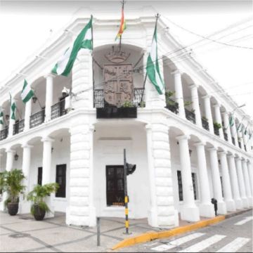 Santa Cruz: Aprehenden a un exsubalcalde investigado por presunta venta de ítems 