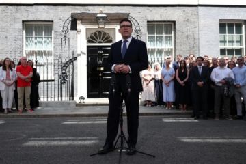Andy Burnham asume el Gobierno británico tras recibir el encargo del rey Carlos III