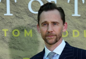 Tom Hiddleston se inspira en ‘Loki’ para el docudrama de National Geographic