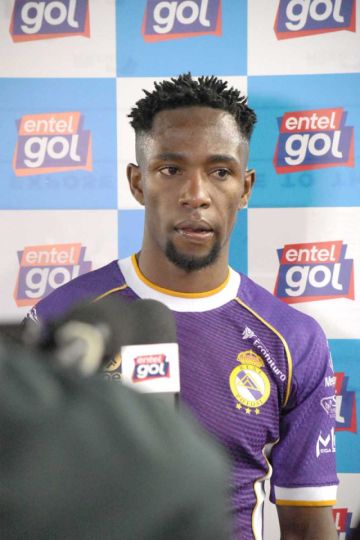 Kevin Villegas, figura del partido.