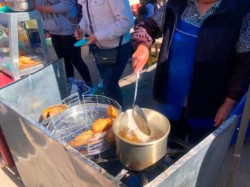 Venta de tucumanas en la feria de 2025.