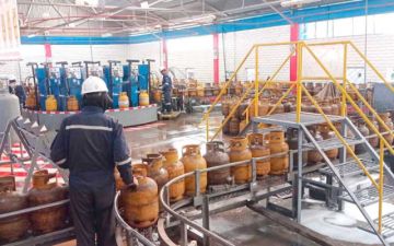Denuncian la venta de gas en garrafa hasta en Bs 50, ANH prevé sanciones