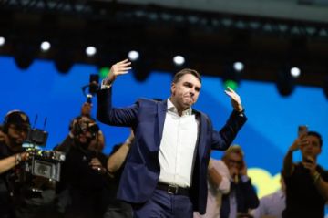 Flávio Bolsonaro lanza su candidatura presidencial en Brasil