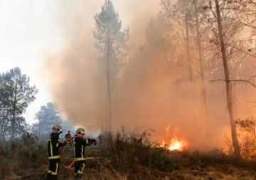 El megaincendio declarado cerca de Burdeos sigue fuera de control