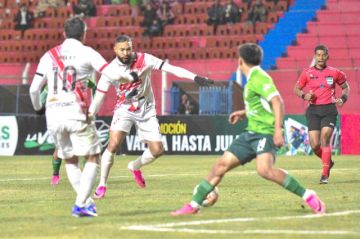 Una de las jugadas ofensivas de los locales.