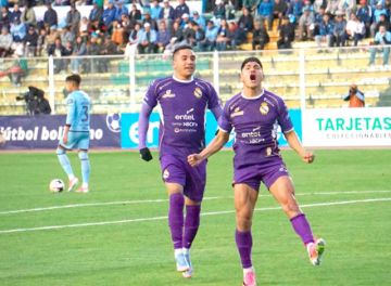 El jugador de Real Potosí, Luis Ali, festeja su gol.