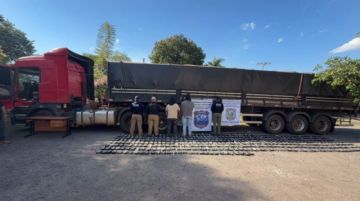 Incautan en Paraguay casi media tonelada de cocaína procedente de Bolivia