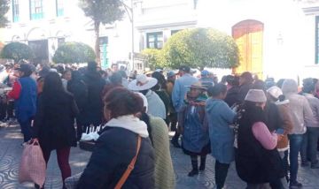 Vecinos piden reubicación de la “Feria Popular” y comerciantes se oponen