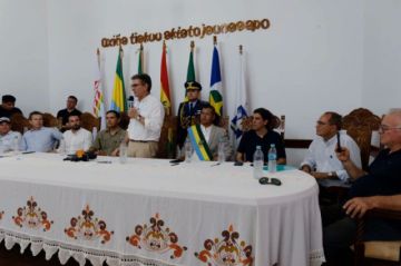 Bolivia y Brasil firman acuerdos para impulsar la integración vial 