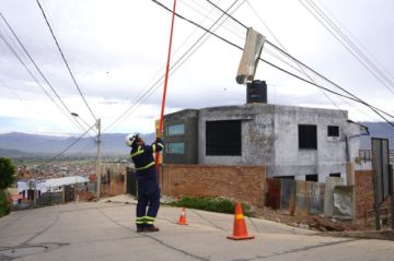 Elfec atendió más de 1.000 reclamos por los fuertes vientos en Cochabamba