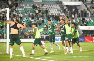 El festejo de los jugadores de Oriente Petrolero.