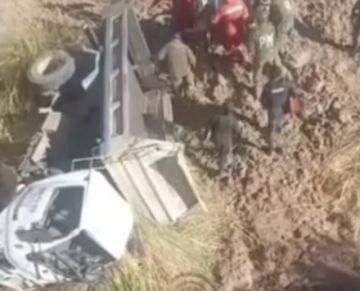 Accidente de tránsito entre volqueta y motocicleta deja dos heridos
