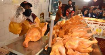 La Paz: Vendedores de pollo en emergencia por alza de precio